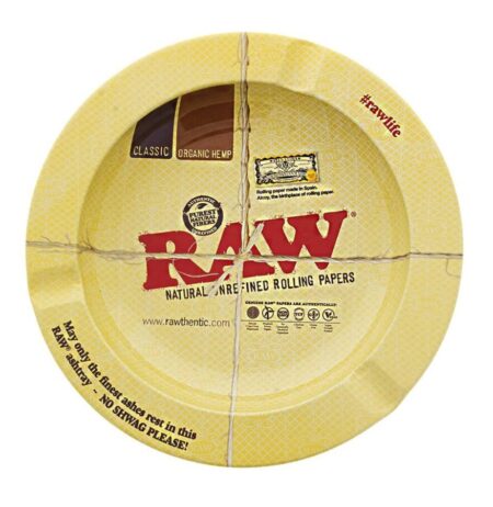 Acquista RAW Standard Ashtray, portacenere dal design minimalista e resistente, ideale come regalo perfetto per i fumatori.